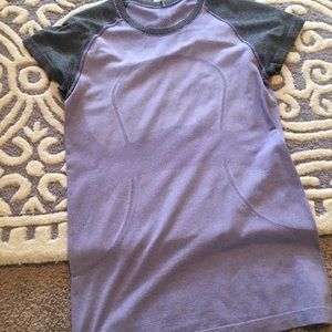 Lululemon swiftly tee in grey and purple